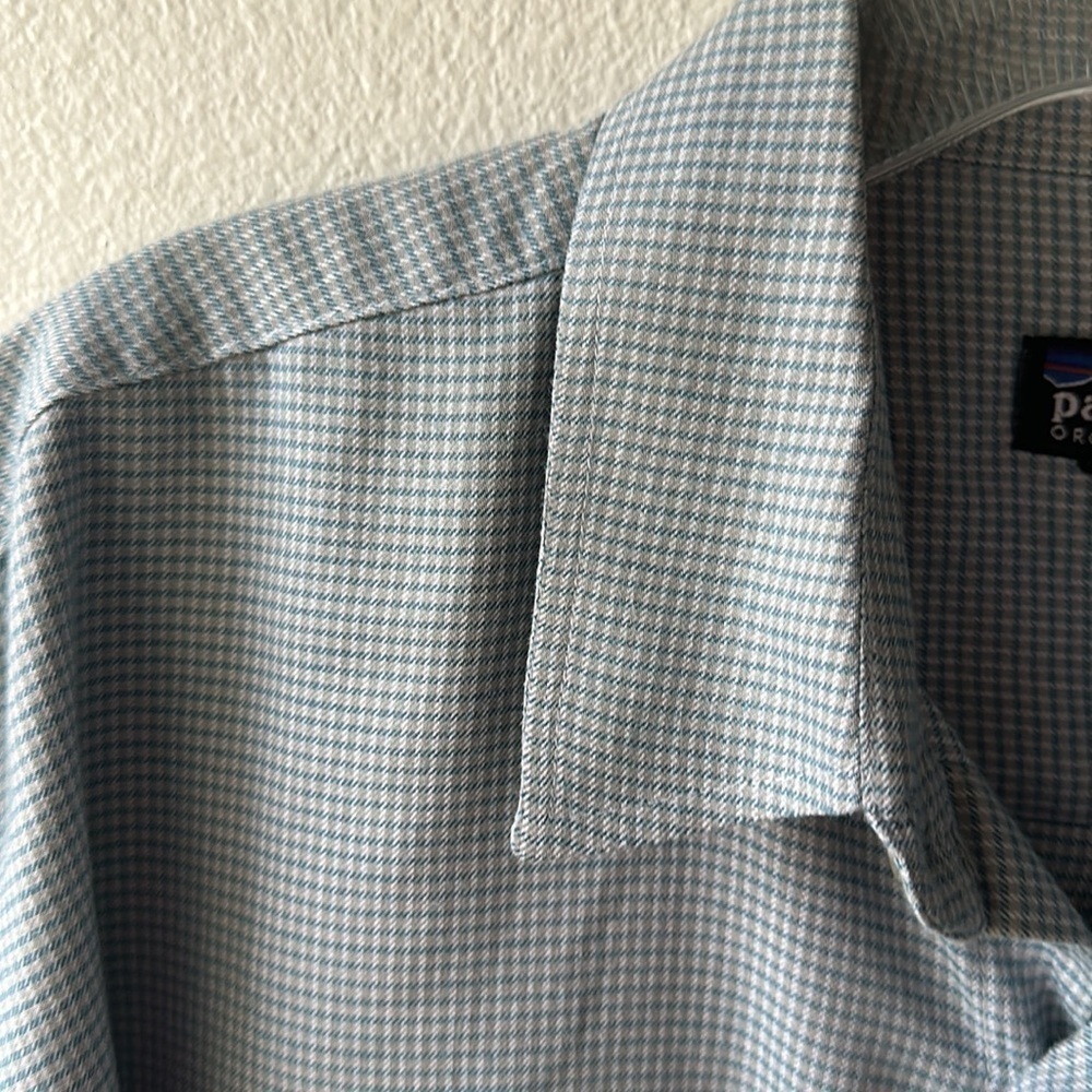 Patagonia shirt Men's size Medium light blue white herringbone plaid button up - Picture 4 of 9